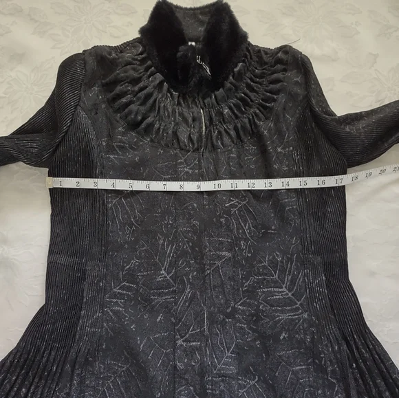 Lindi victorian faux fur jacquard pleats jacket zip front